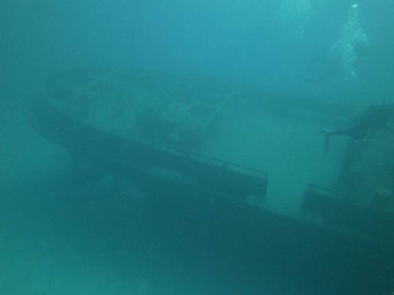 Um dos muitos barcos afundados no litoral sul de Bermuda